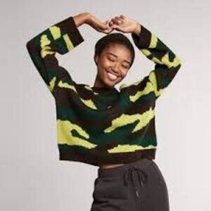 FLASH SALE 3/31-4-1  💚Neon Army Fatigue Sweater by Yummy - Sz S
